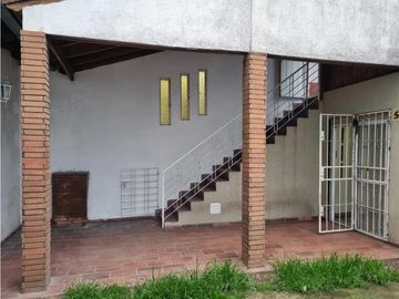 Casa  4 Ambientes Castelar Norte