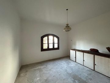 CASA 5 AMBIENTES VENTA EN LUIS GUILLÓN CON PARQUE
