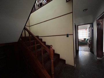 CASA 5 AMBIENTES VENTA EN LUIS GUILLÓN CON PARQUE