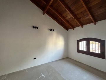 CASA 5 AMBIENTES VENTA EN LUIS GUILLÓN CON PARQUE