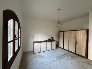 CASA 5 AMBIENTES VENTA EN LUIS GUILLÓN CON PARQUE