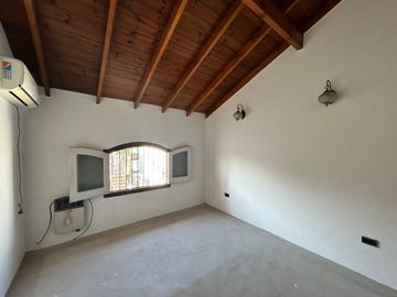 CASA 5 AMBIENTES VENTA EN LUIS GUILLÓN CON PARQUE