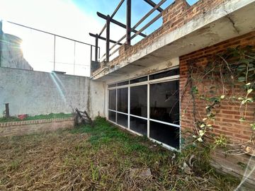 CASA 5 AMBIENTES VENTA EN LUIS GUILLÓN CON PARQUE