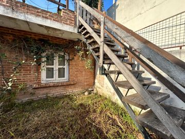 CASA 5 AMBIENTES VENTA EN LUIS GUILLÓN CON PARQUE