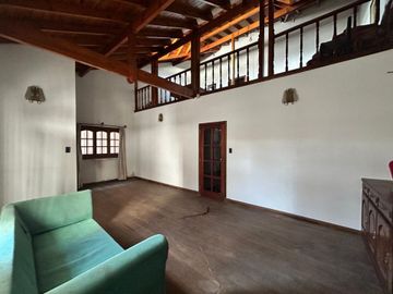 CASA 5 AMBIENTES VENTA EN LUIS GUILLÓN CON PARQUE