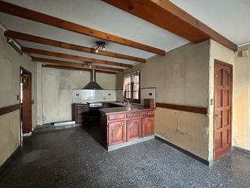 CASA 5 AMBIENTES VENTA EN LUIS GUILLÓN CON PARQUE