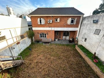 CASA 5 AMBIENTES VENTA EN LUIS GUILLÓN CON PARQUE