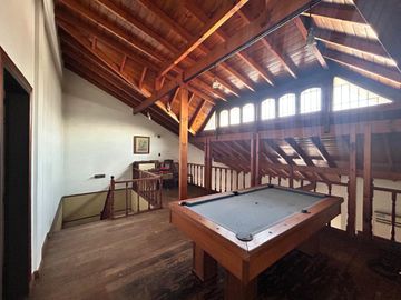 CASA 5 AMBIENTES VENTA EN LUIS GUILLÓN CON PARQUE