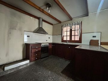CASA 5 AMBIENTES VENTA EN LUIS GUILLÓN CON PARQUE