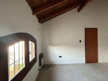 CASA 5 AMBIENTES VENTA EN LUIS GUILLÓN CON PARQUE