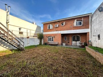 CASA 5 AMBIENTES VENTA EN LUIS GUILLÓN CON PARQUE