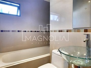 Casa en Venta en a pasos de colegio manquehue
