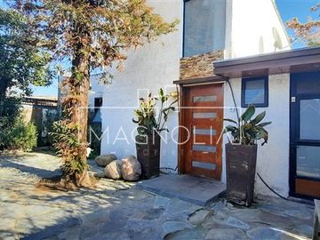 Casa en Venta en a pasos de colegio manquehue