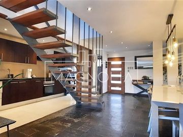 Casa en Venta en a pasos de colegio manquehue
