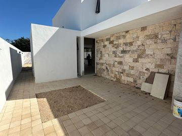 House with Pool and Exclusive Amenities MID-074