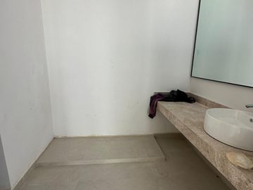 House with Pool and Exclusive Amenities MID-074