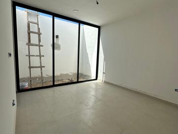 House with Pool and Exclusive Amenities MID-074