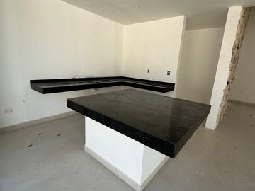 House with Pool and Exclusive Amenities MID-074