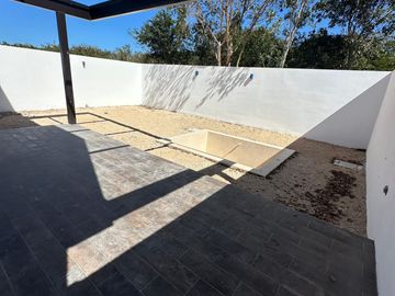 House with Pool and Exclusive Amenities MID-074