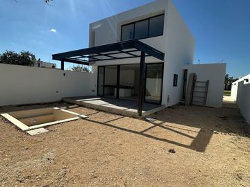 House with Pool and Exclusive Amenities MID-074