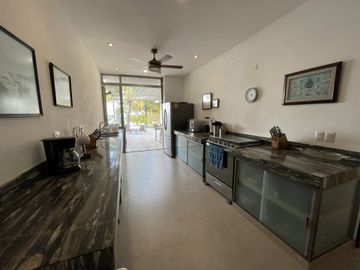 Luxury Beachfront Residence with Stunning Design and Panoramic Views in San Bruno