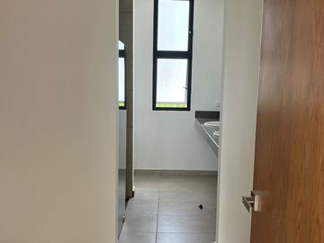 Modern Residence with Strategic Location in Northern Mérida MID-017
