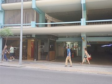 Estacionamiento en Venta en Huérfanos con Miraflores