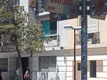 Estacionamiento en Venta en Huérfanos con Miraflores