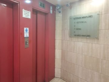 Estacionamiento en Venta en Huérfanos con Miraflores