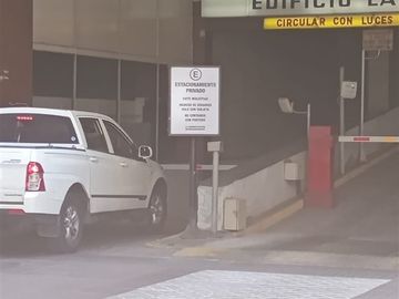 Estacionamiento en Venta en Huérfanos con Miraflores