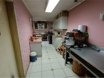 Central y espaciosa casa en Av tres Poniente Maipu