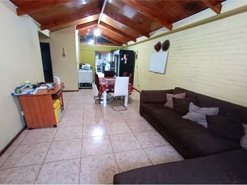 Central y espaciosa casa en Av tres Poniente Maipu