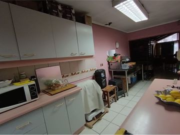 Central y espaciosa casa en Av tres Poniente Maipu