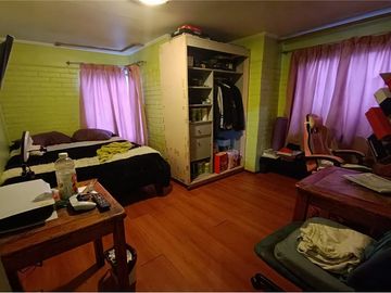 Central y espaciosa casa en Av tres Poniente Maipu
