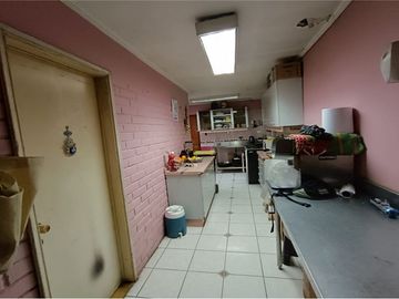 Central y espaciosa casa en Av tres Poniente Maipu