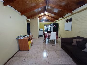 Central y espaciosa casa en Av tres Poniente Maipu