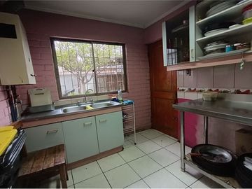 Central y espaciosa casa en Av tres Poniente Maipu