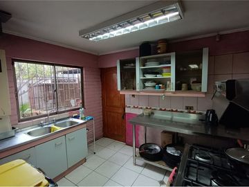 Central y espaciosa casa en Av tres Poniente Maipu