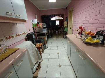Central y espaciosa casa en Av tres Poniente Maipu