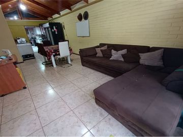 Central y espaciosa casa en Av tres Poniente Maipu