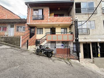 VENTA de CASAS en BELLO
