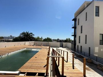 Hermoso departamento a estrenar con terraza propia con parrilla.