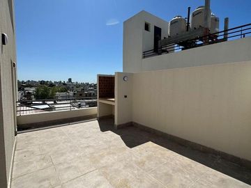 Hermoso departamento a estrenar con terraza propia con parrilla.