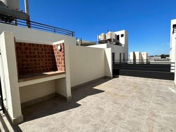 Hermoso departamento a estrenar con terraza propia con parrilla.