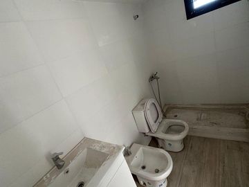 Hermoso departamento a estrenar con terraza propia con parrilla.