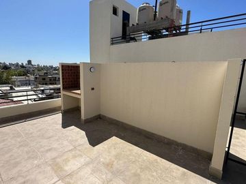 Hermoso departamento a estrenar con terraza propia con parrilla.