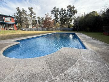 Casa con Piscina ubicada en el barrio La Bota - Benavidez