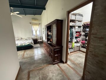 Casa con Piscina ubicada en el barrio La Bota - Benavidez