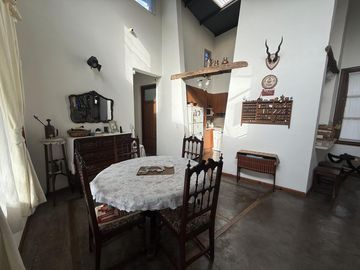Casa con Piscina ubicada en el barrio La Bota - Benavidez