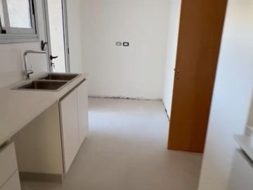 Excelente departamento en venta, en Corrientes 30.